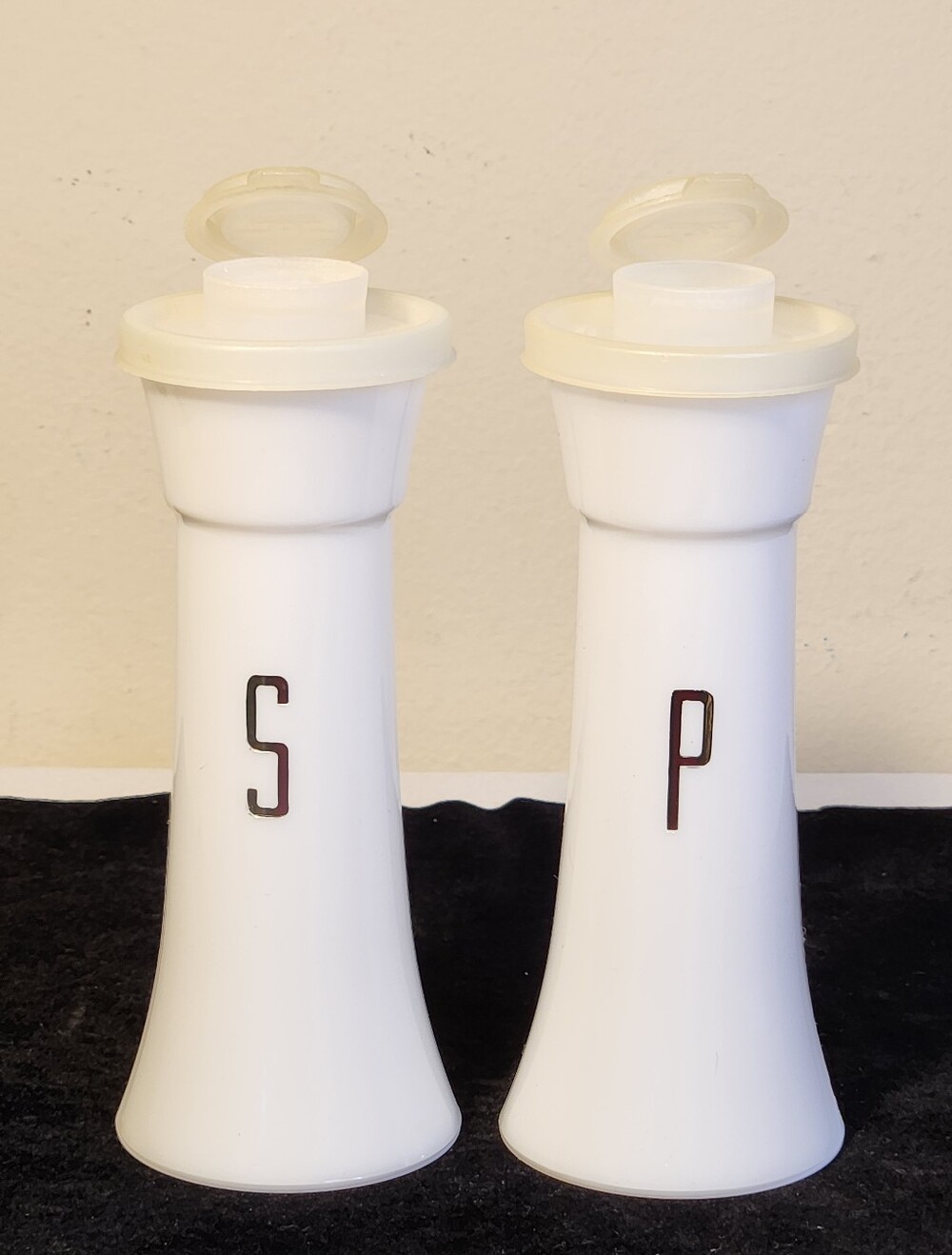 Tupperware White Salt & Pepper Shaker Set